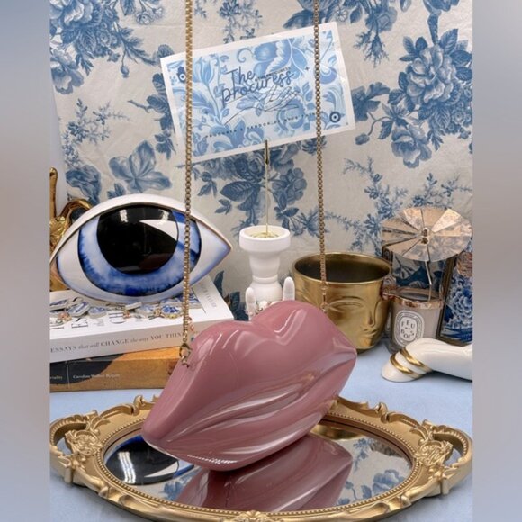 🆕 LULU GUINNESS 🧿 NWOT Antique Rose Iconic Lips Perspex Clutch on a Chain Bag - Picture 3 of 16